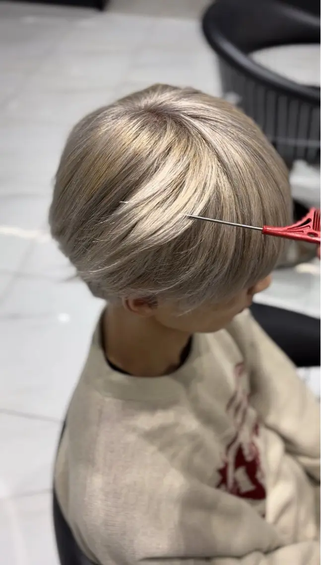 ショート カラー ブロンド ヘアカラー ねね🦖 /ブリーチカラーのヘアスタイル