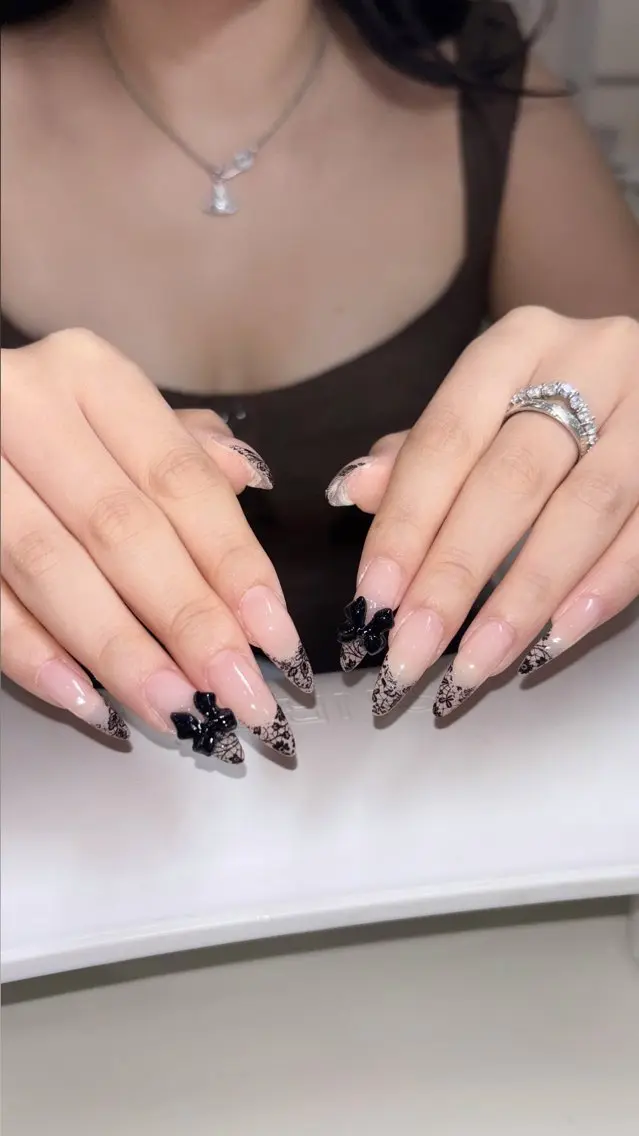 ネイル フレンチネイル レース ハンドネイル FLY Nail Salonのネイルデザイン