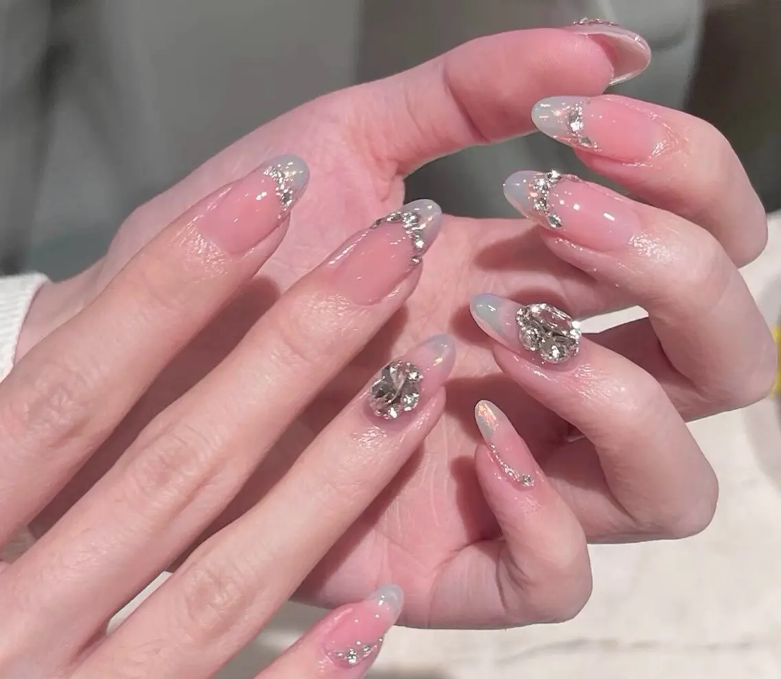 ネイル チークネイル 長さ出し フラワーネイル フレンチネイル ガーリー sun nail池袋 モデル募集のネイルデザイン