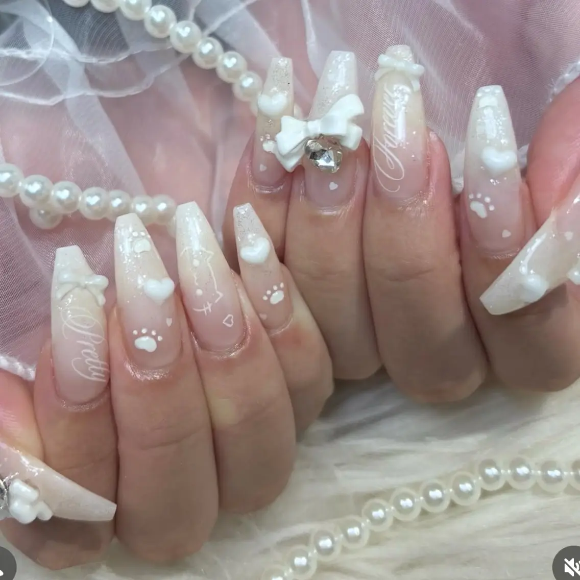 ネイル チークネイル ドット フットネイル フレンチネイル グラデーション ハンドネイル ハンドケア Nihonthy Nail 新宿のネイルデザイン