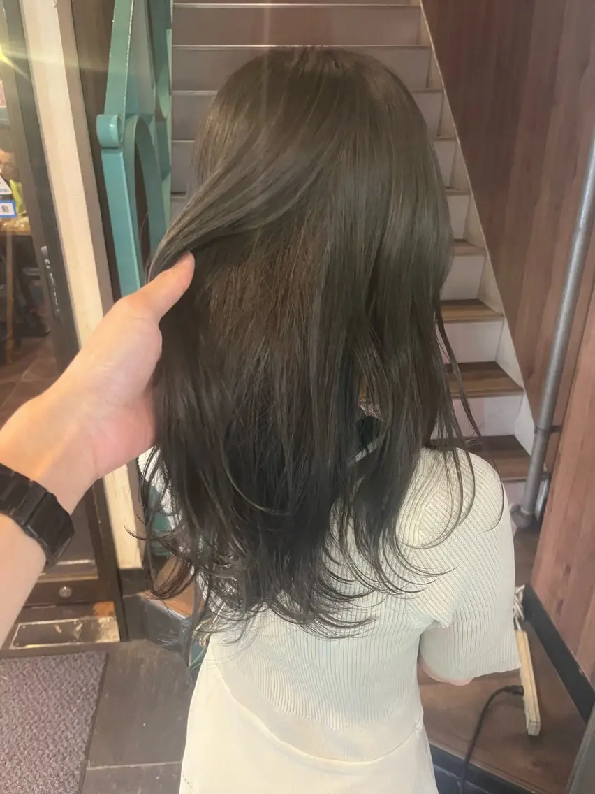 ミディアム カラー パーマ ヘアアレンジ アディクシーカラー 透明感カラー インナーカラー カット ヘアカラー トリートメント 【暗め透明感カラー】 【インナー】小島良太のヘアスタイル