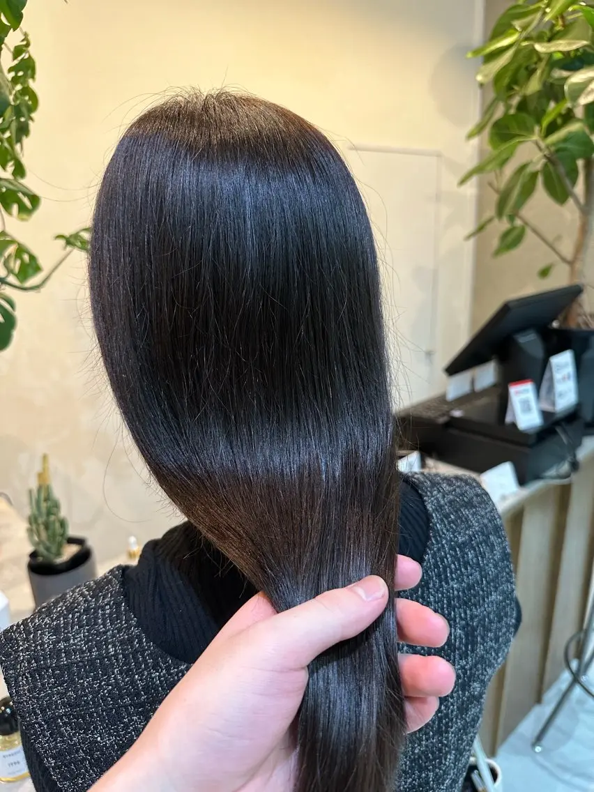 セミロング カラー Shiro RENのヘアスタイル
