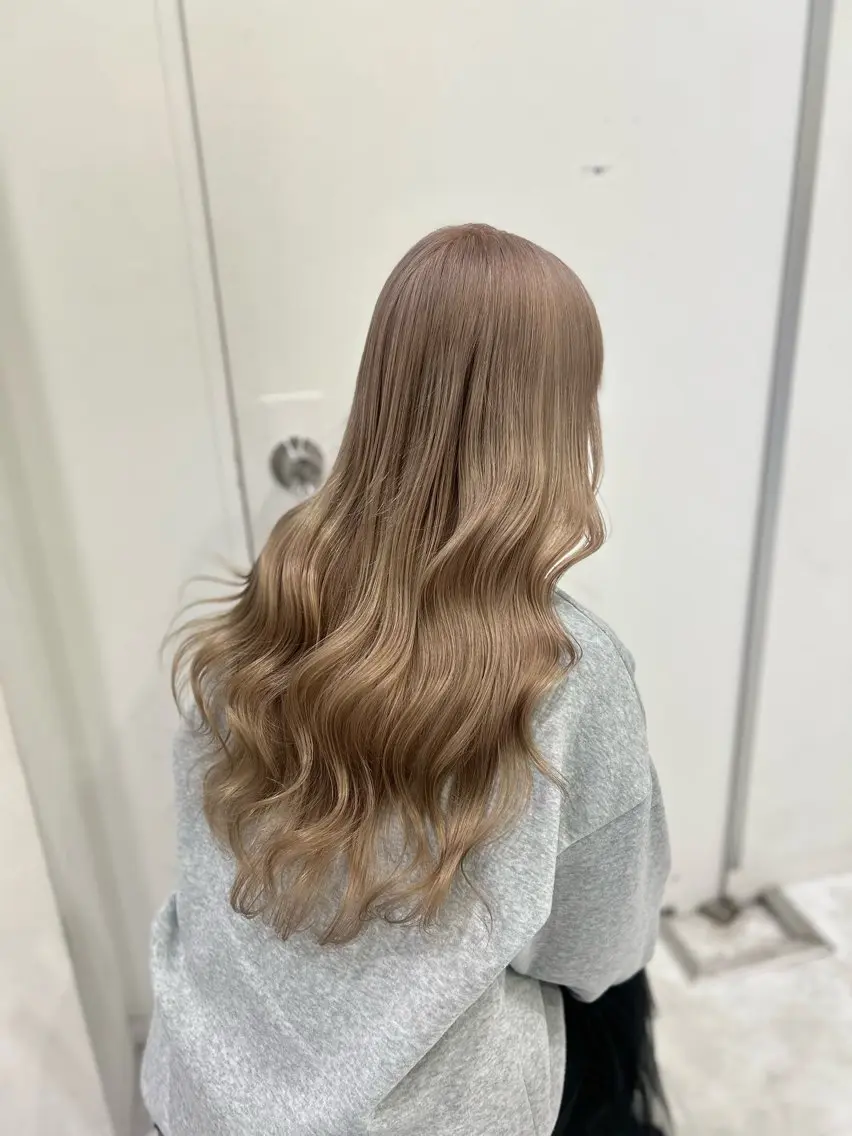 ロング カラー モテ髪ハイトーン🫧 serina🎀池袋のヘアスタイル