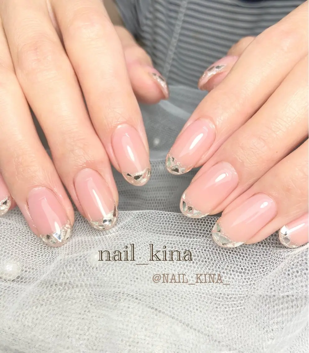 ネイル フレンチネイル ガラスフレンチ オフィスネイル nail_ kinaのネイルデザイン