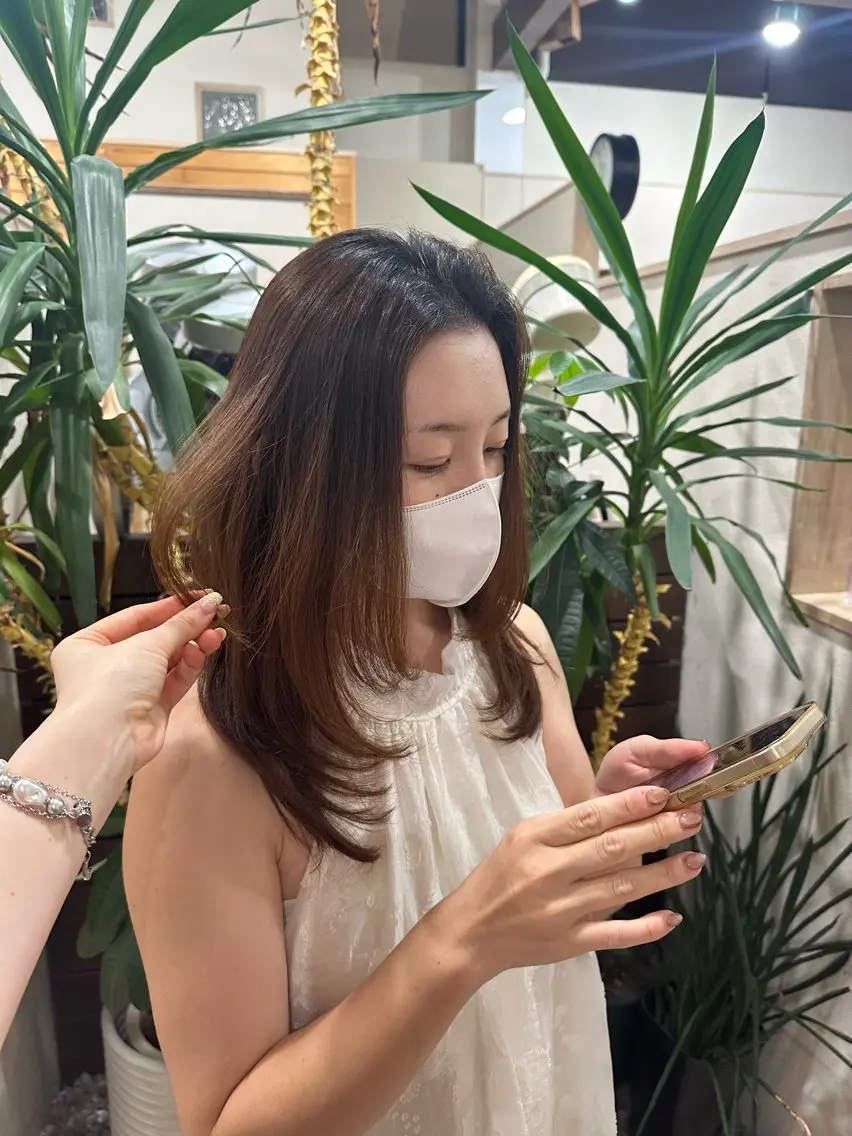 セミロング 韓国風ヘア レイヤーカット 神崎 紗奈のヘアスタイル
