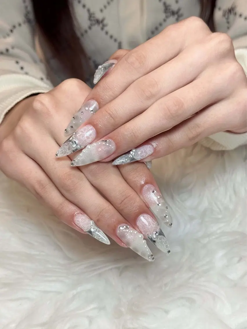 ネイル チークネイル ドット フレンチネイル グラデーション ハート Eli Muse 新宿ネイルのネイルデザイン