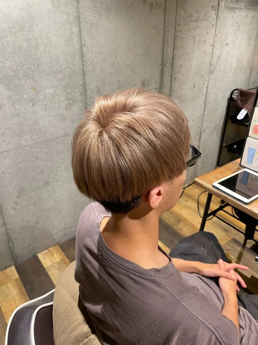 カラー メンズ メンズブリーチ ベージュカラー ブリーチ ミルクティーベージュ 大 場のヘアスタイル