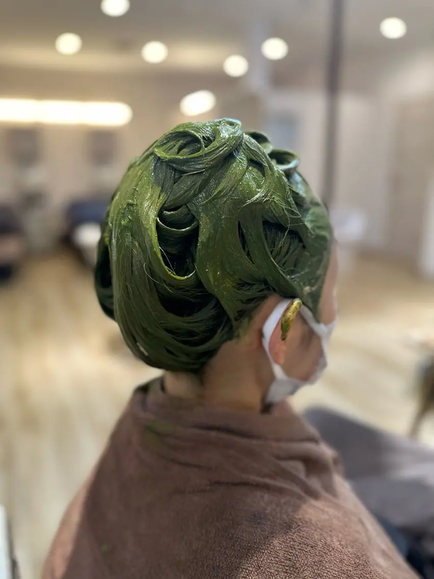 ミディアム 吉崎 明日香のヘアスタイル