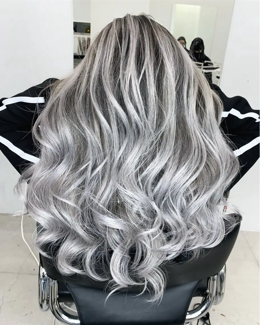 ロング カラー バレイヤージュ レイヤーカット ヘアカラー 𝐀𝐦𝐢/東海市 /ギャル/ハイトーンのヘアスタイル