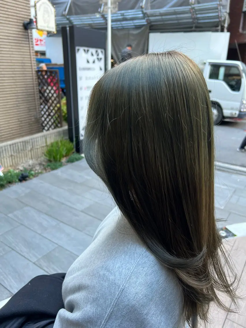 カラー 出仙 拓巳のヘアスタイル