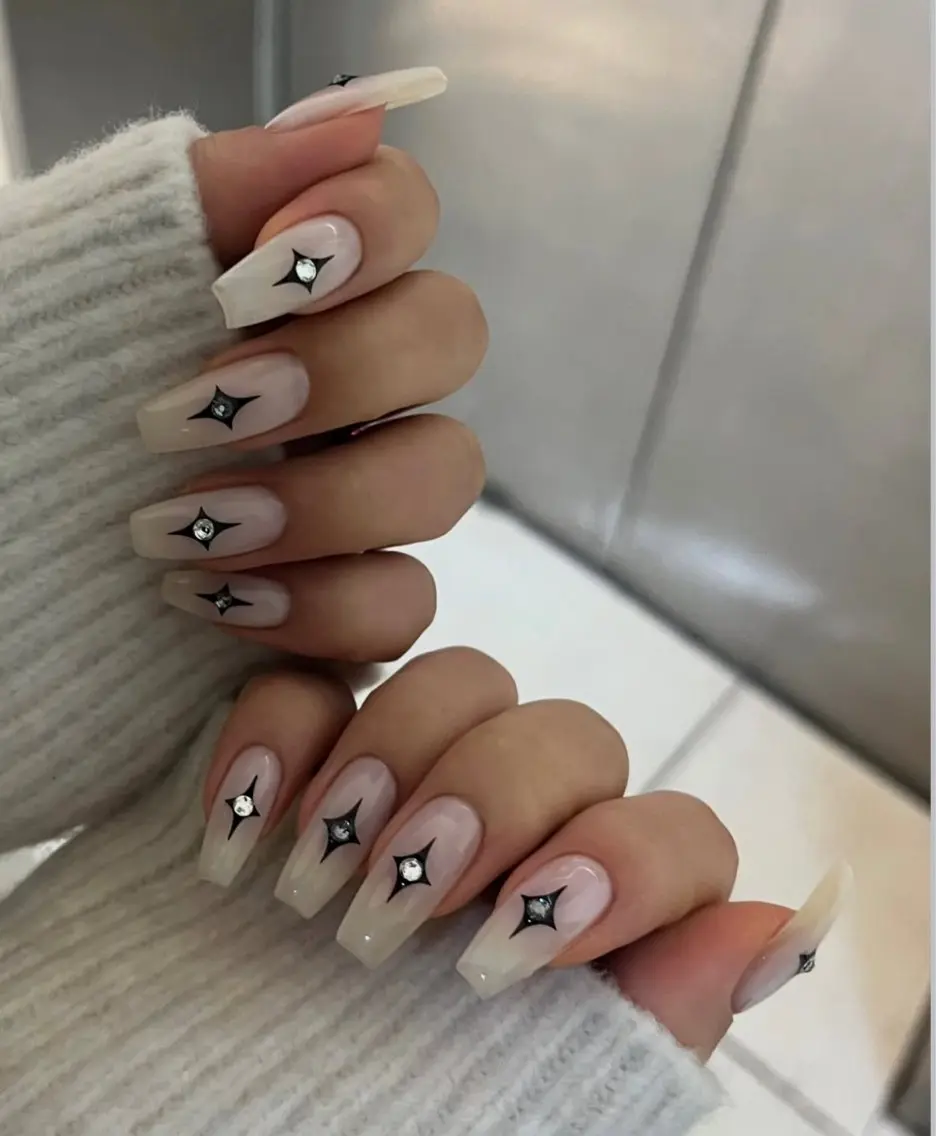 ミディアム 韓国風ヘア ハンドネイル Aila Nail HanChanのネイルデザイン