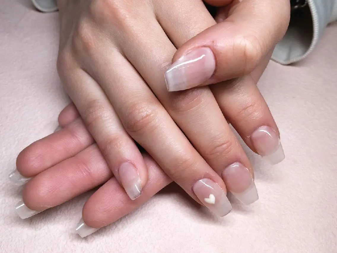 ネイル セミロング クリアネイル 長さ出し ジェルネイル ハート ニュアンスネイル T&A nailのネイルデザイン