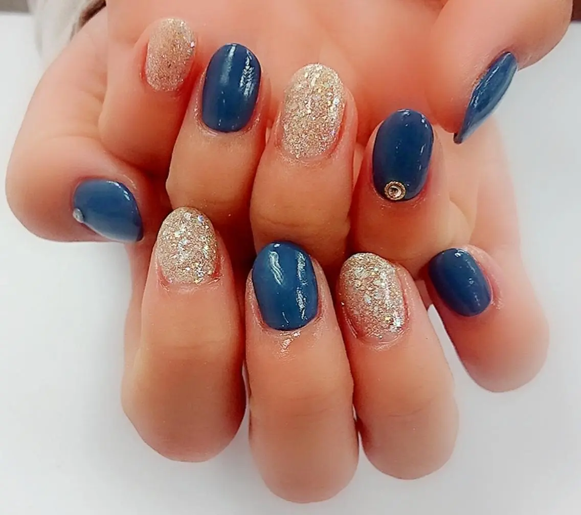 ネイル ネイビー シルバー 🍒当日もOK🍒 𝑳𝑼𝑵𝑨花井のネイルデザイン