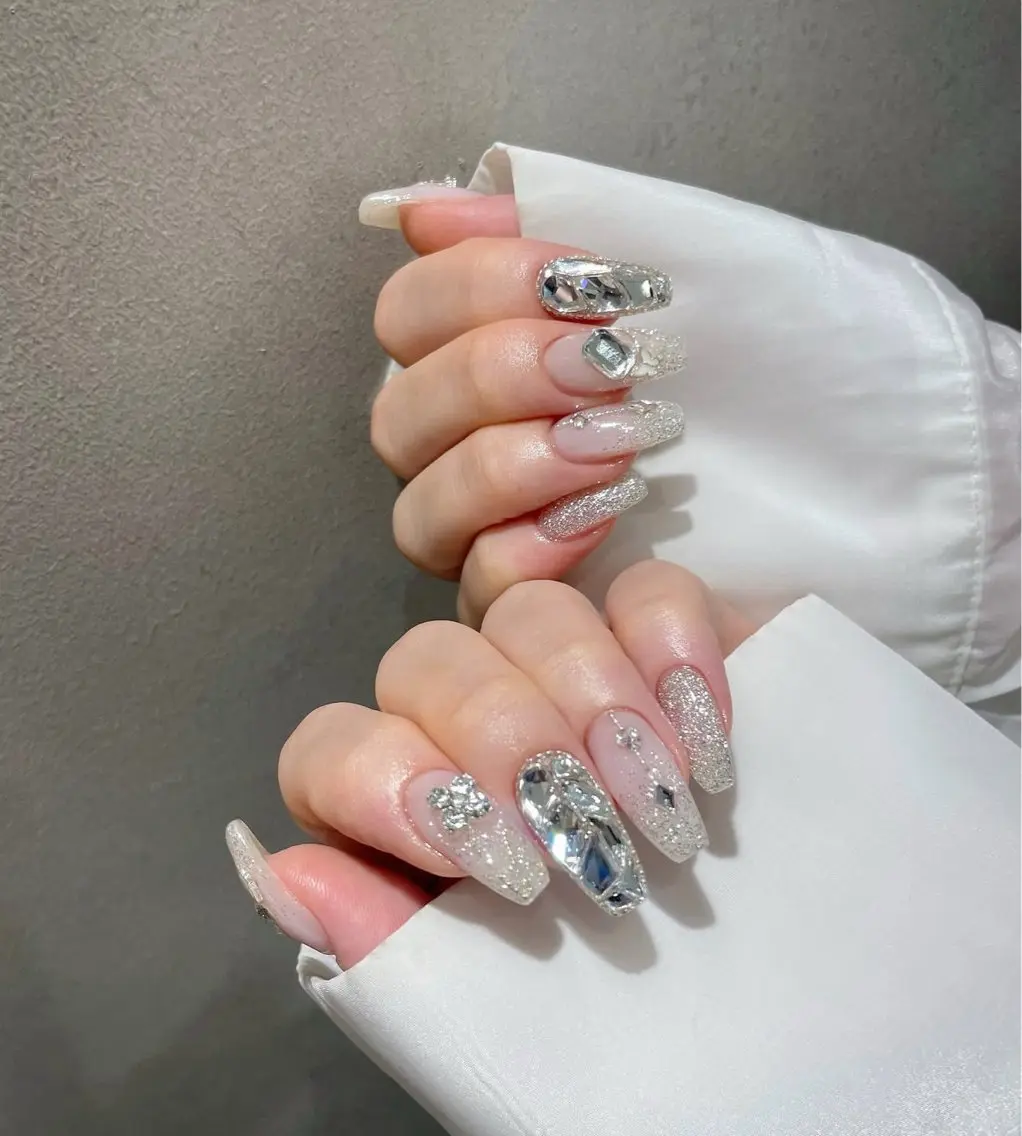 ネイル キラキラネイル マグネットネイル ぷっくりネイル 春ネイル ワンホンネイル ハンドネイル Lyna 池袋のネイルデザイン