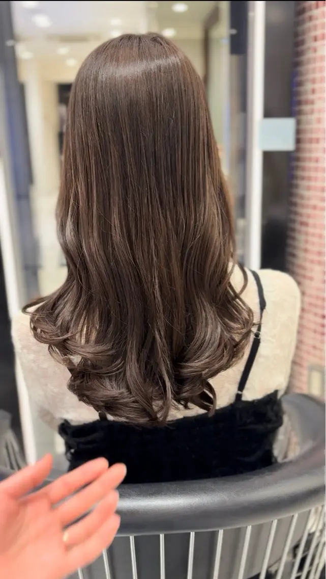 セミロング カラー パーマ ヘアカラー トリートメント 韓国っぽ水光肌カラー マンツーマン🫧なおのヘアスタイル