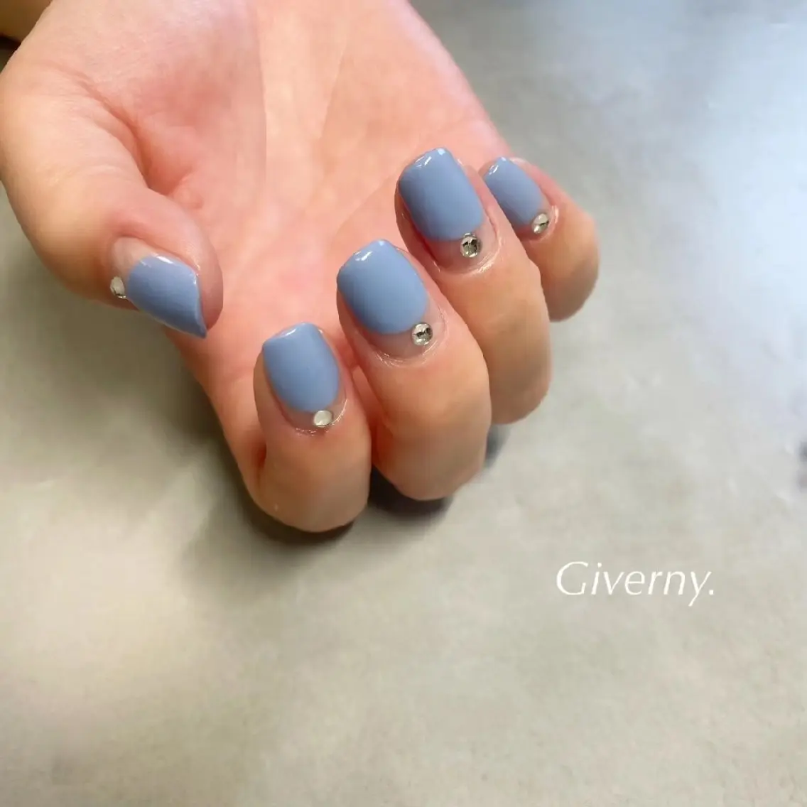 ネイル フレンチネイル 逆フレンチ 夏ネイル ハンドネイル Giverny .のネイルデザイン