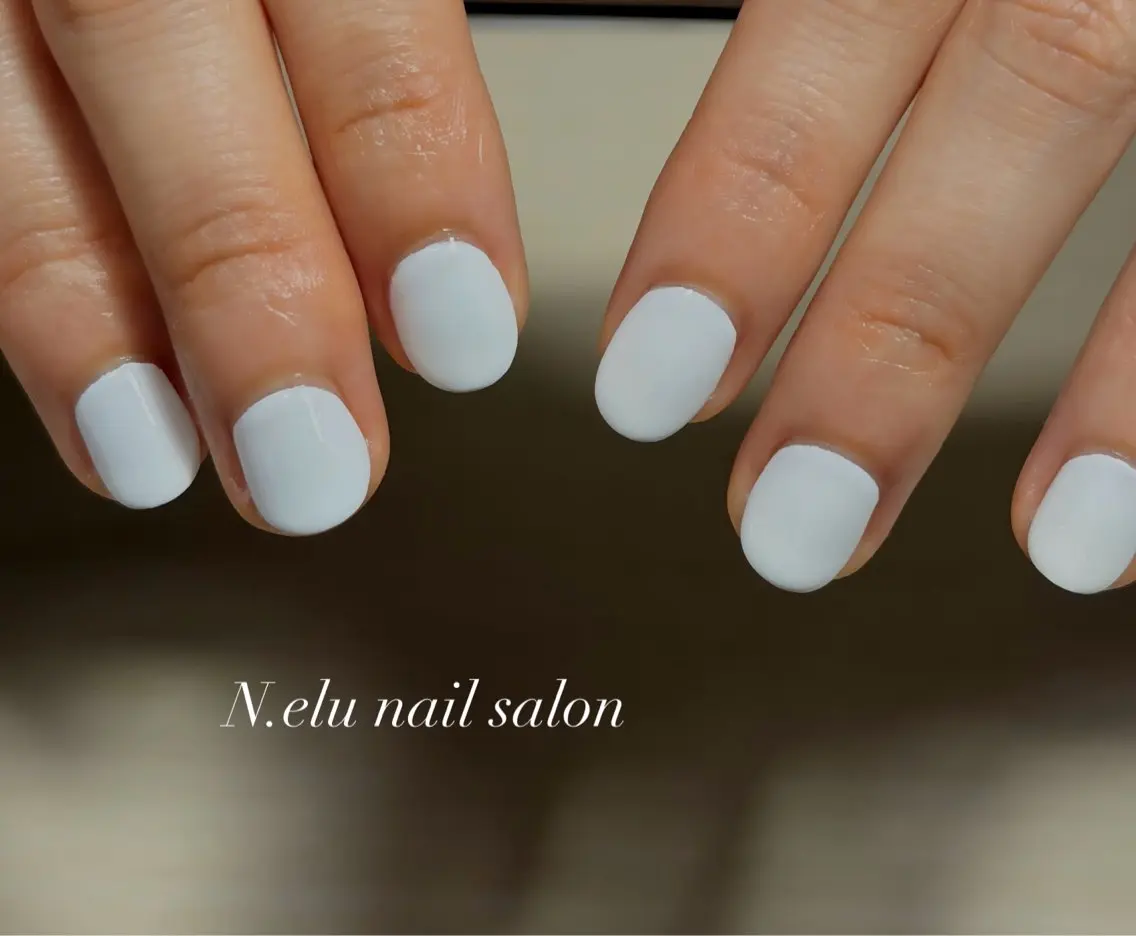 ネイル ワンカラーネイル シンプルネイル ホワイト 撮影モデル N.elu nail salonのネイルデザイン