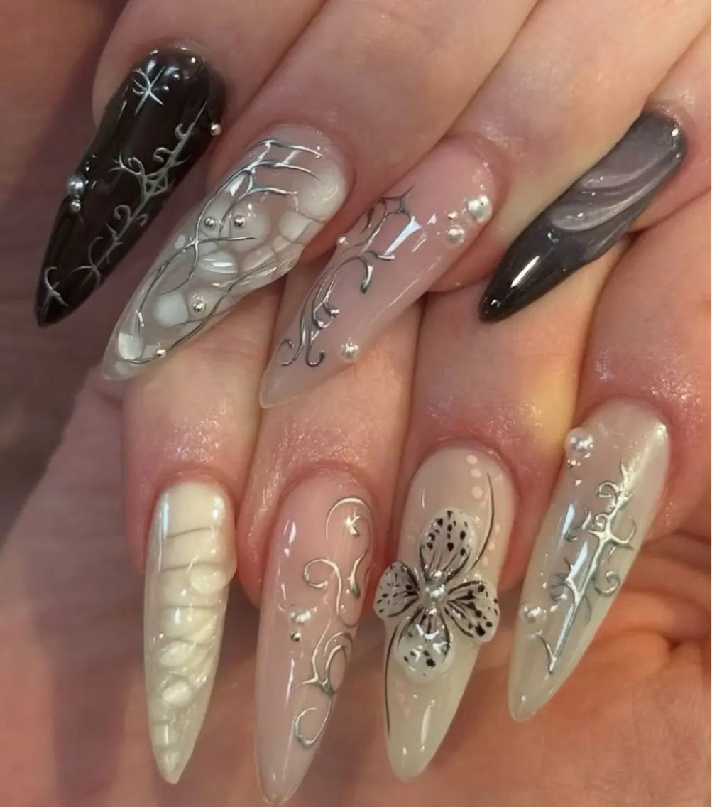 ネイル フレンチネイル キラキラネイル マグネットネイル ミラーネイル ニュアンスネイル ハンドネイル Tira Nailのネイルデザイン