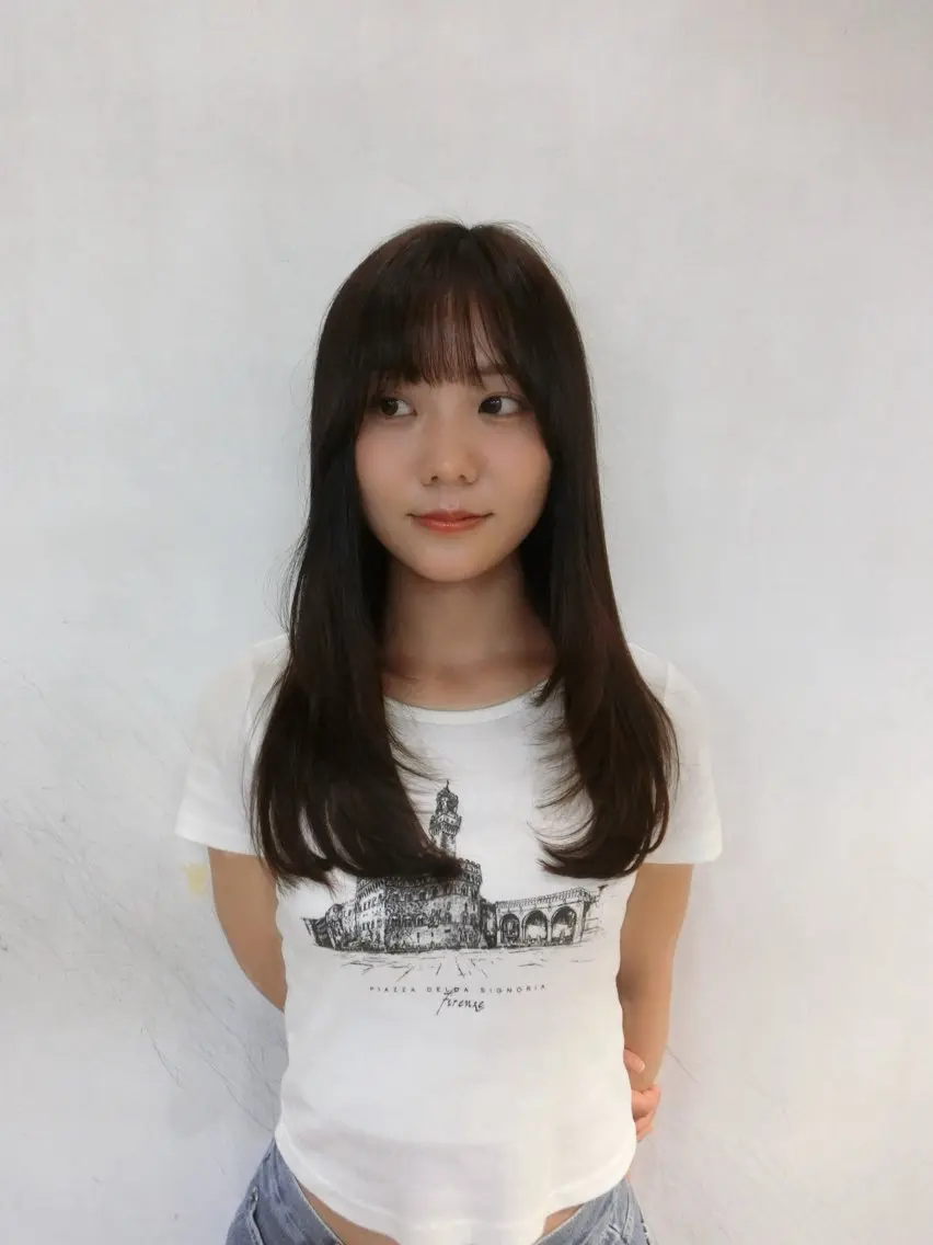 ロング iroha/ レイヤーカットモデルのヘアスタイル