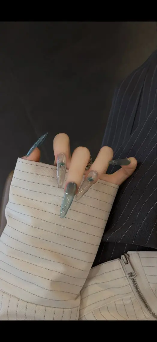 ネイル Sunny nail メナのネイルデザイン