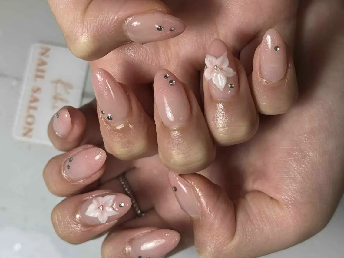 ネイル アートネイル フレンチネイル ジェルネイル グラデーション 韓国ネイル ハンドネイル ハンドケア さくら💮💮 【オフ無料】のネイルデザイン