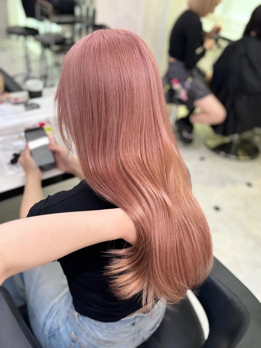 ロング カラー ベージュカラー ブリーチ ケアブリーチ ハイトーンカラー ピンクカラー カット ヘアカラー トリートメント 💙ハイトーン韓国風 色白ヘア💙manaのヘアスタイル