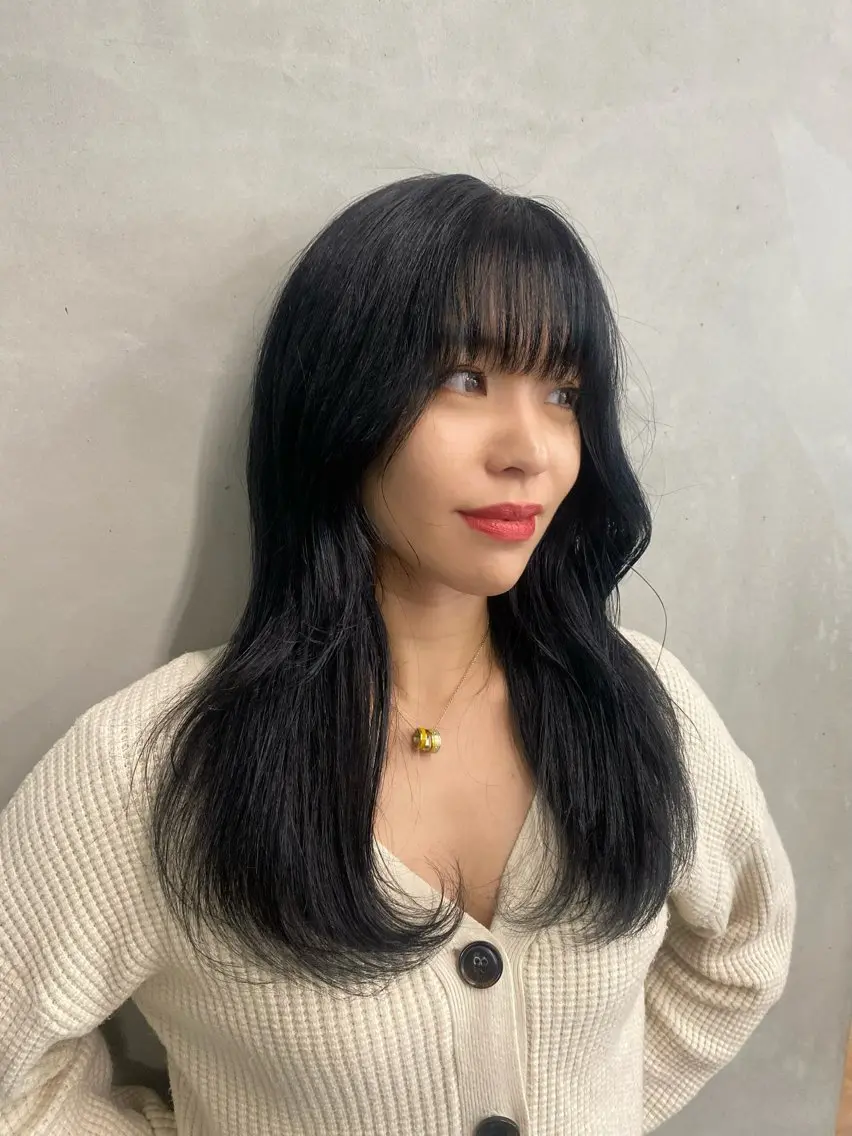 ミディアム カラー ヘアアレンジ 黒髪 ブルーカラー ブルーブラック カット ヘアカラー トリートメント mina 🌷のヘアスタイル