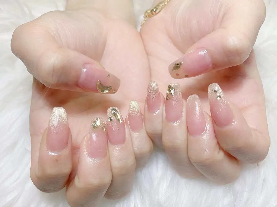ネイル ガーリー 韓国ネイル マグネットネイル ニュアンスネイル オフィスネイル Mika nail salon 鶯谷のネイルデザイン