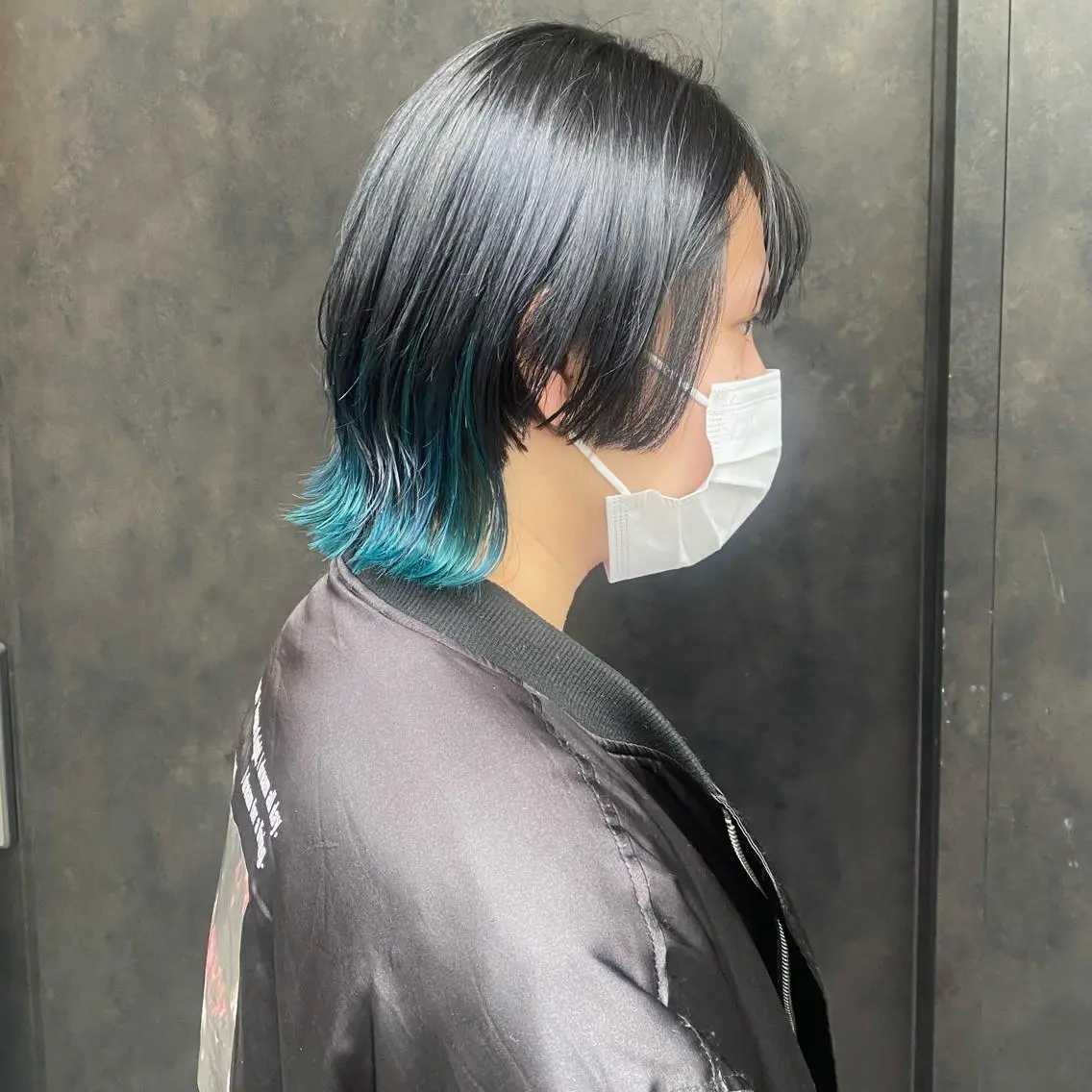カラー ブリーチ ブルーカラー ヘアカラー 比嘉 陽のヘアスタイル