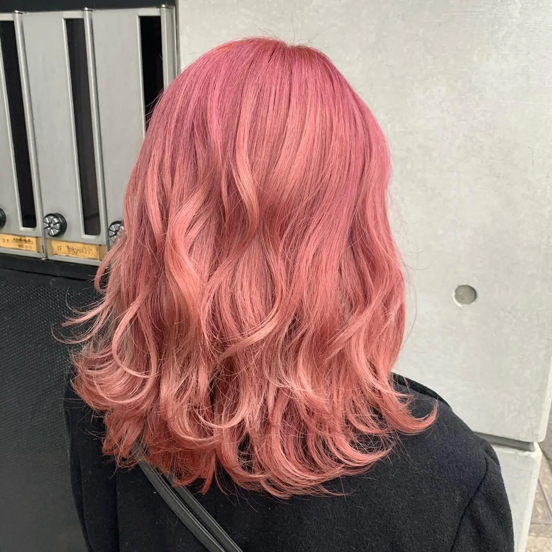 ミディアム カラー ヘアカラー 及川シゲル 髪質改善講師のヘアスタイル