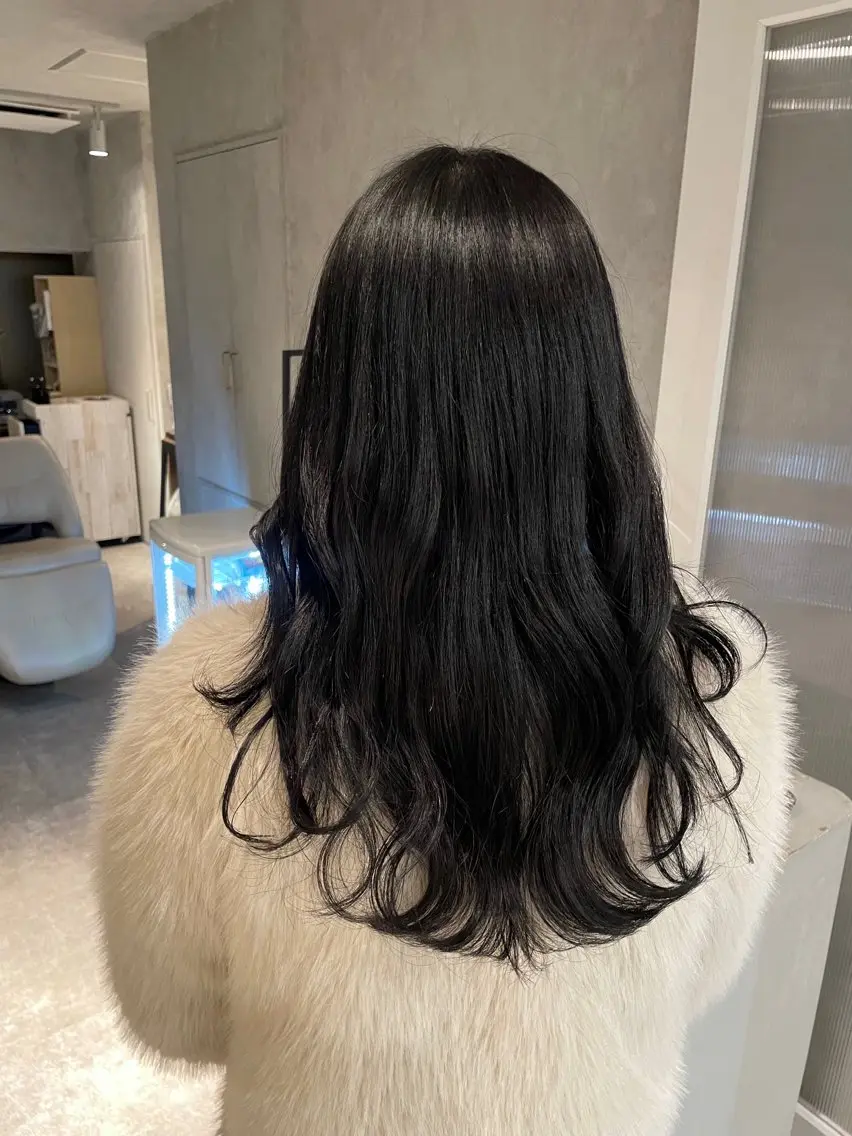 ロング カラー 岩渕 春菜のヘアスタイル