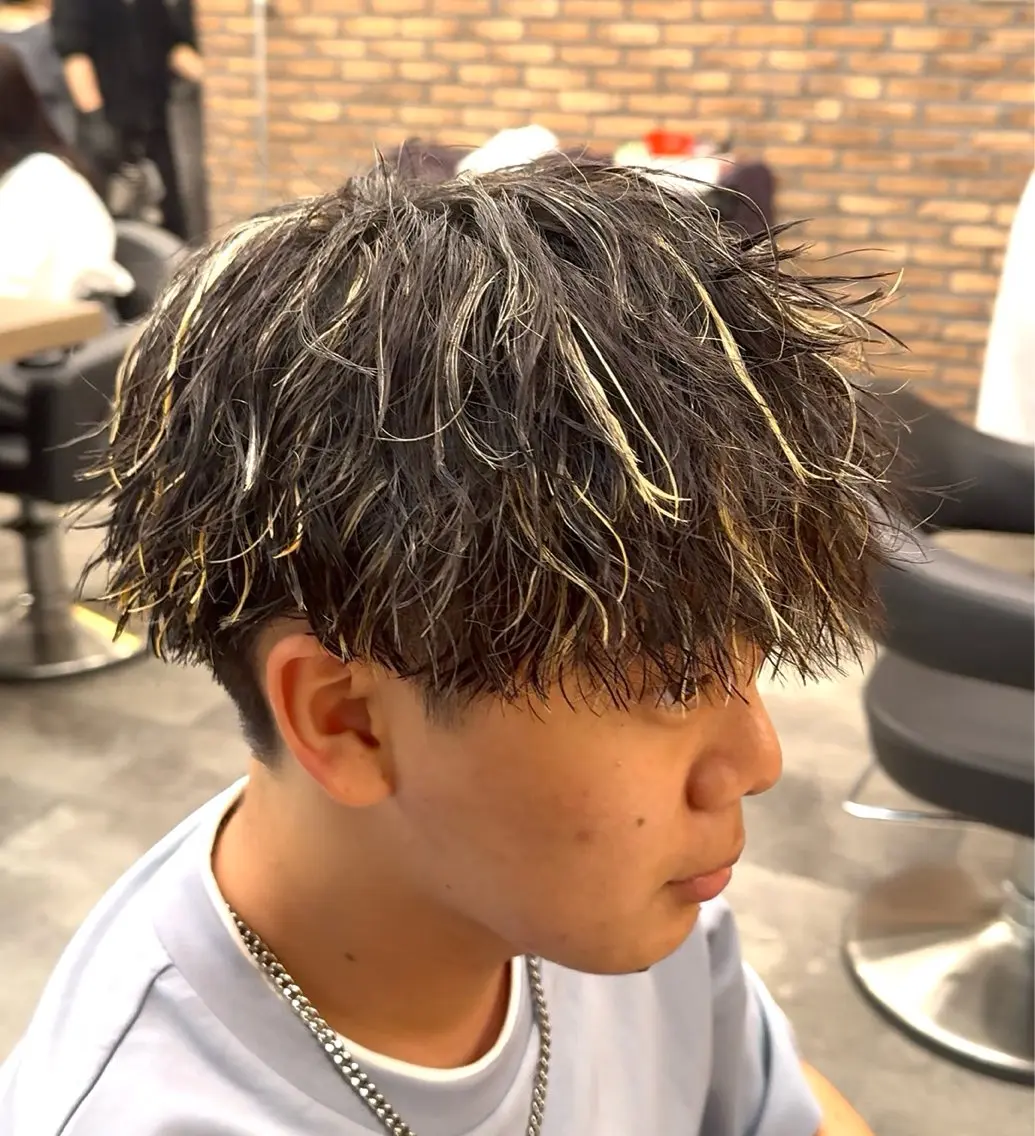 パーマ メンズ カット パーマ シャドウ/フェザー 朝崎倭斗のヘアスタイル