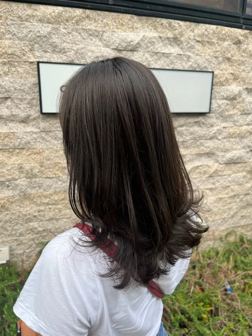 ミディアム カラー ベージュカラー オリーブベージュ レイヤーカット カット ヘアカラー トリートメント ✨透明感カラー✨ 🦖佐々木未来🦕のヘアスタイル