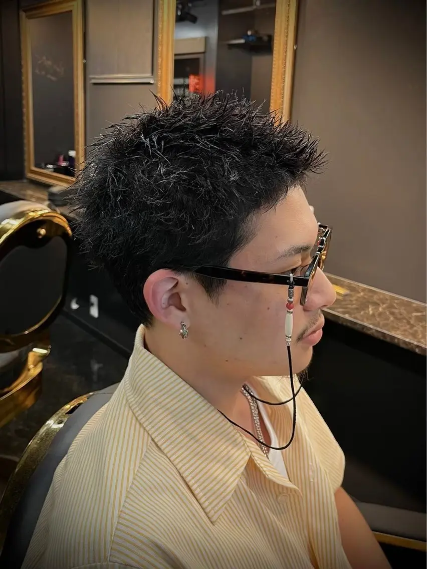 ショート メンズ メンズブリーチ フェードカット メンズパーマ スキンフェード スパイキーショート 名郷 偉織 メンズカットのヘアスタイル
