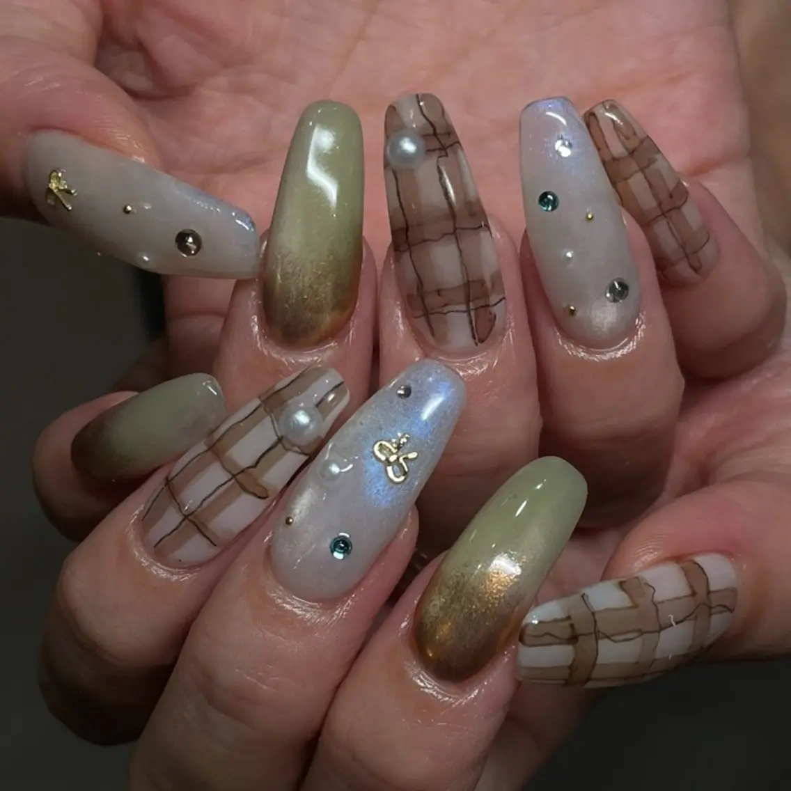 ネイル アートネイル ニュアンスネイル 🦋hana / nail / AOのネイルデザイン