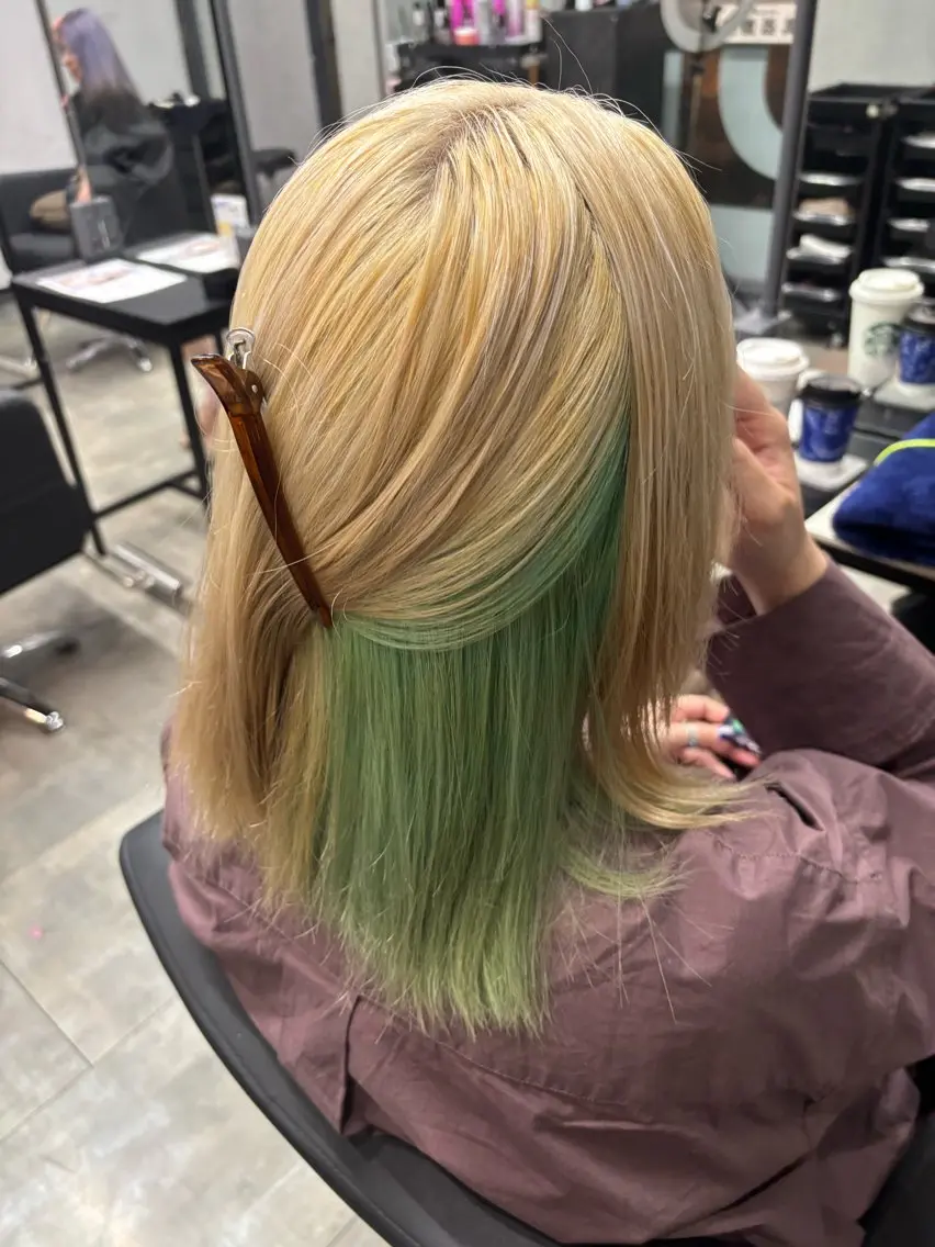 ミディアム カラー ブリーチ ブロンド ミント ミントグリーン ユージ / ケアブリーチ/透明感のヘアスタイル