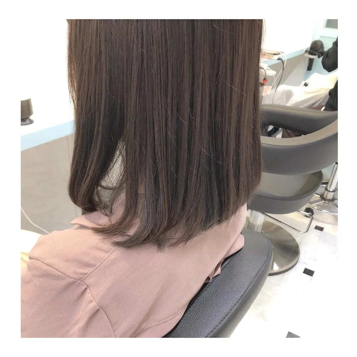 ミディアム カラー グレージュ オリーブグレージュ オリーブグレー レイヤーボブ/ボブ 仲川和人のヘアスタイル