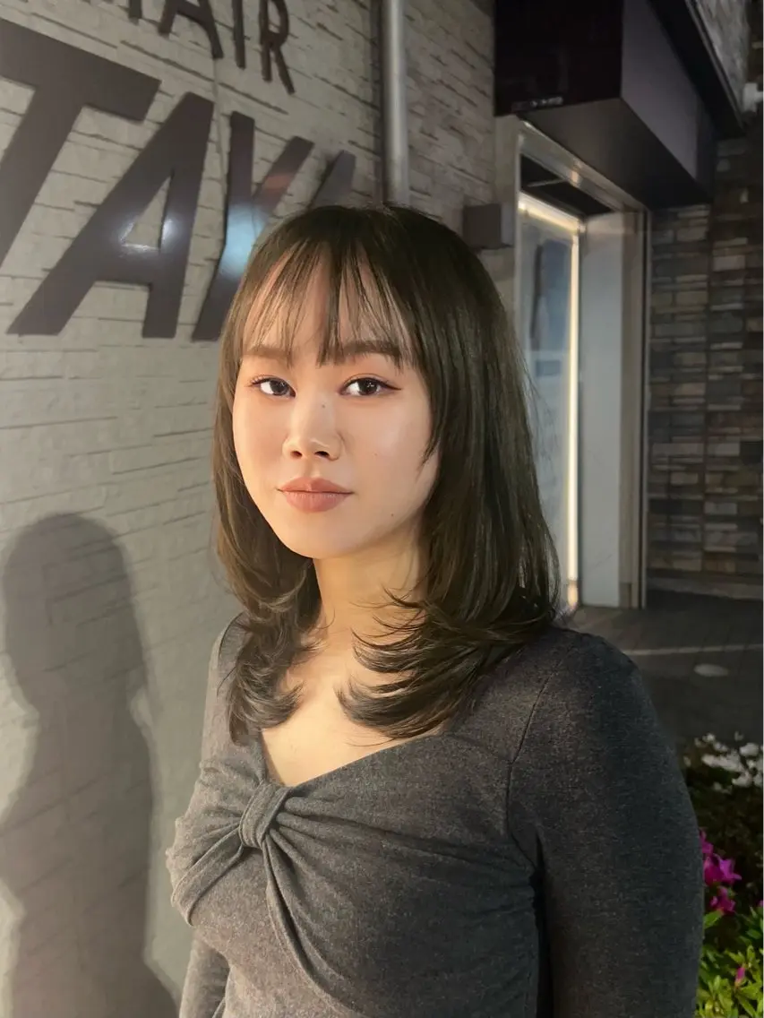 ミディアム カット ヘアカラー 三富 陽菜のヘアスタイル
