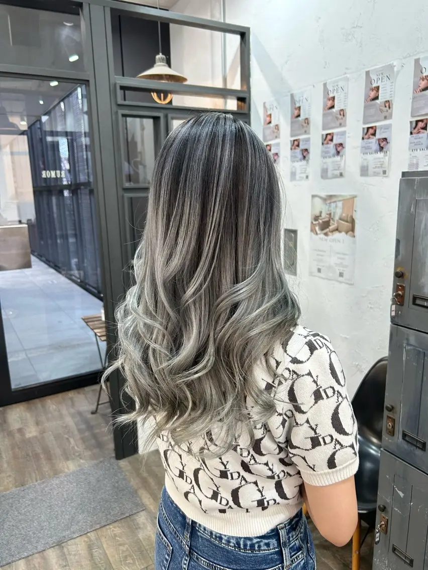 ロング カラー バレイヤージュ ブリーチ レイヤーカット SITY. 🦋mamiya🦋のヘアスタイル