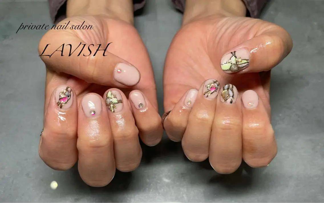 ネイル LAVISH 大和店 emi・:*+のネイルデザイン