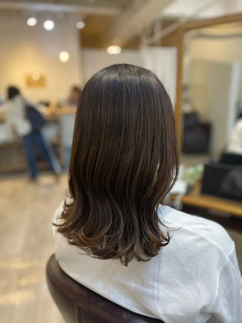 ミディアム カット ヘアカラー 茅野 あゆ美のヘアスタイル
