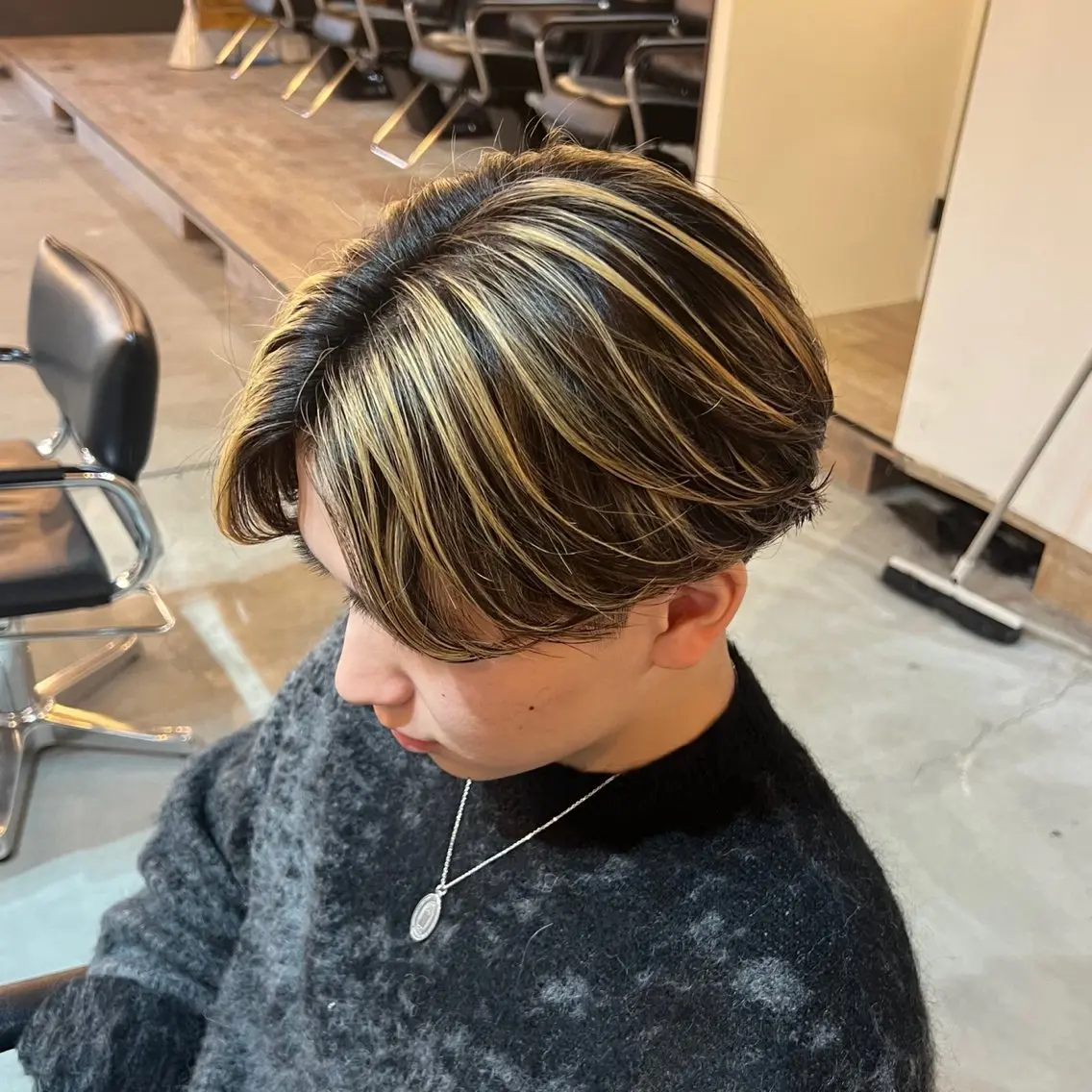 ミディアム カラー メンズ カット ヘアカラー センターパート職人 店長/TSUBASAの眉毛・アイブロウイメージ