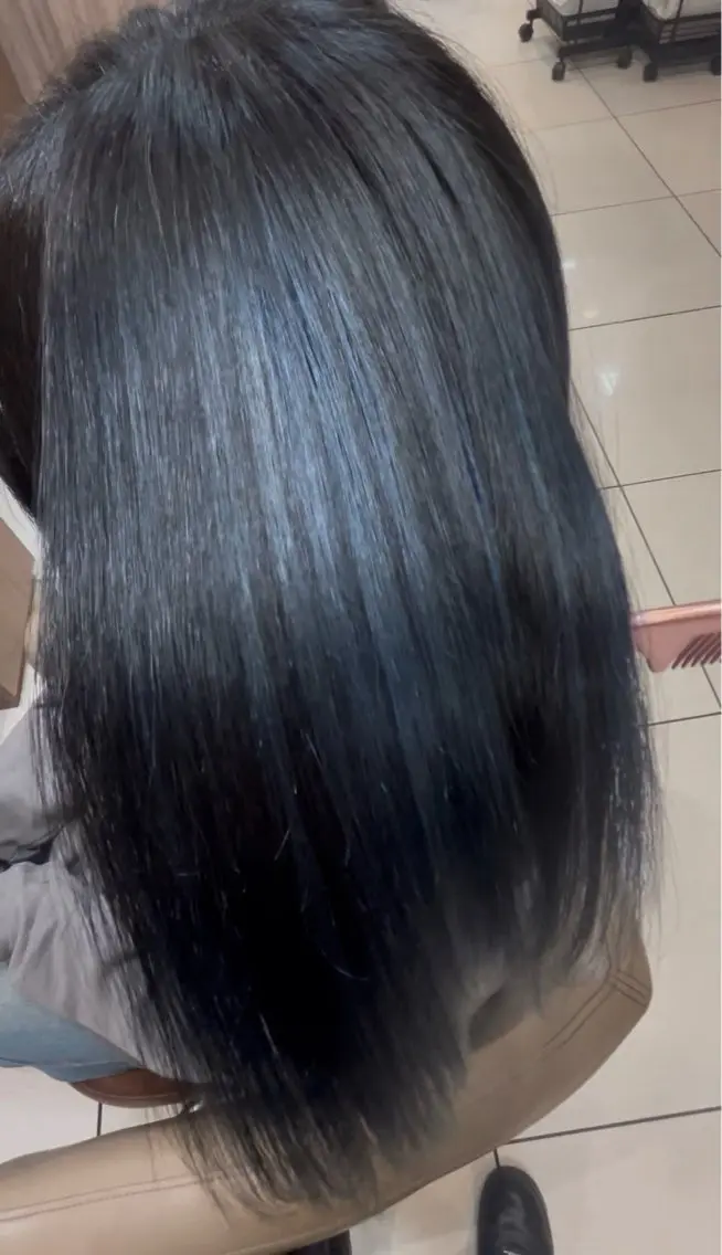 ミディアム カラー ブルーカラー カット ヘアカラー トリートメント 💎縮毛矯正💎 髪質改善・店長 伊藤のヘアスタイル