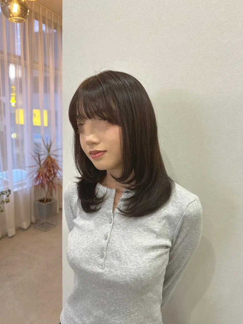 ミディアム カット ヘアカラー 信山 怜生のヘアスタイル