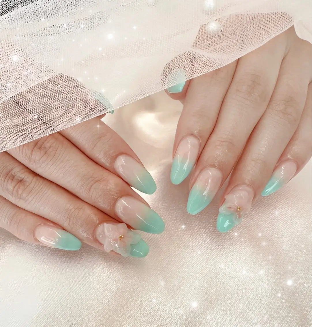 ネイル グラデーション Pawtique nail salonのネイルデザイン