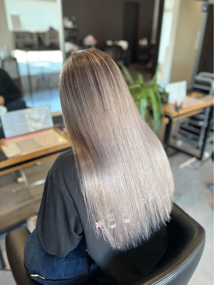 ロング 浅原 恵樹のヘアスタイル