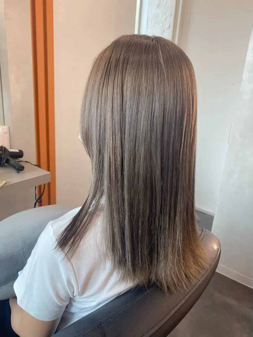 セミロング ハイライト ヘアカラー 長畑 光紀のヘアスタイル