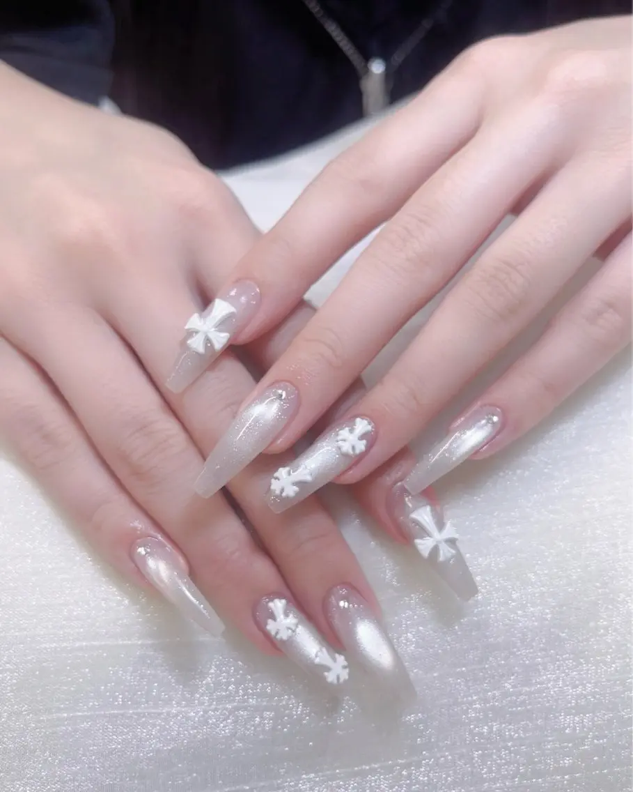 ネイル チークネイル フレンチネイル ハート キラキラネイル 韓国ネイル ハンドネイル Speraネイル 大宮店🎀のネイルデザイン