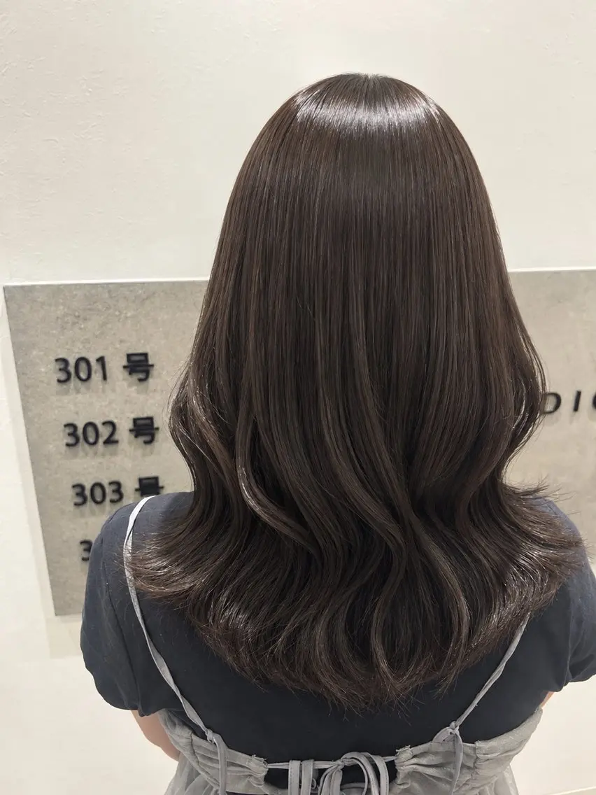ミディアム くびれヘア レイヤーカット マツエク💛まつパ レイヤー♡ゆきの♡のヘアスタイル
