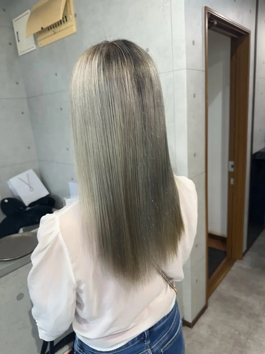 セミロング 外国人風カラー ハイライト レイヤーカット REVE 美容室のヘアスタイル